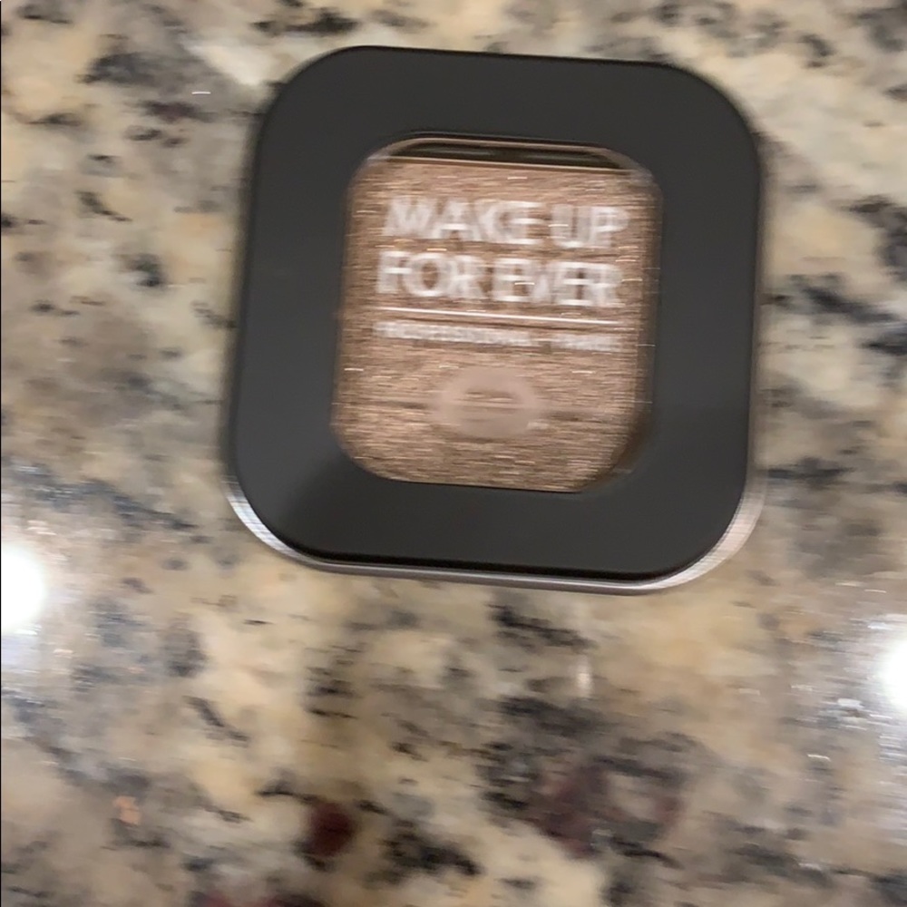 Make up forever eye shadow - Picture 3 of 3